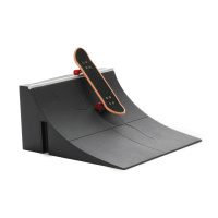 Skateboard s rampou