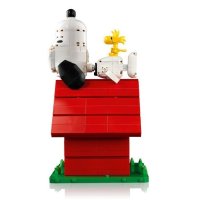 21368 Lego Ideas – Peanuts: Snoopyho bouda