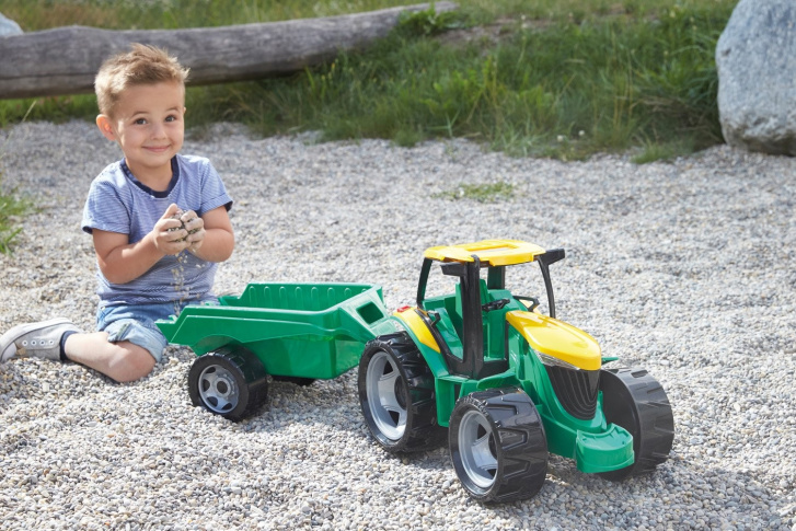 Traktor s vlečkou