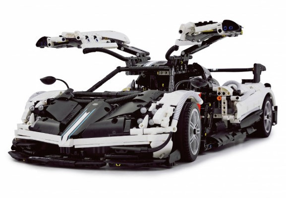 Stavebnice Pagani Huayra BC 1:8