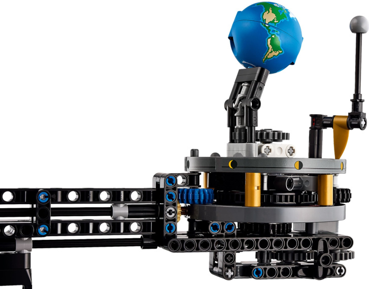 42179 Lego Technic –  Planeta Země a Měsíc na oběžné dráze